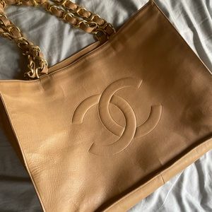 Vintage Chanel beige jumbo tote CC